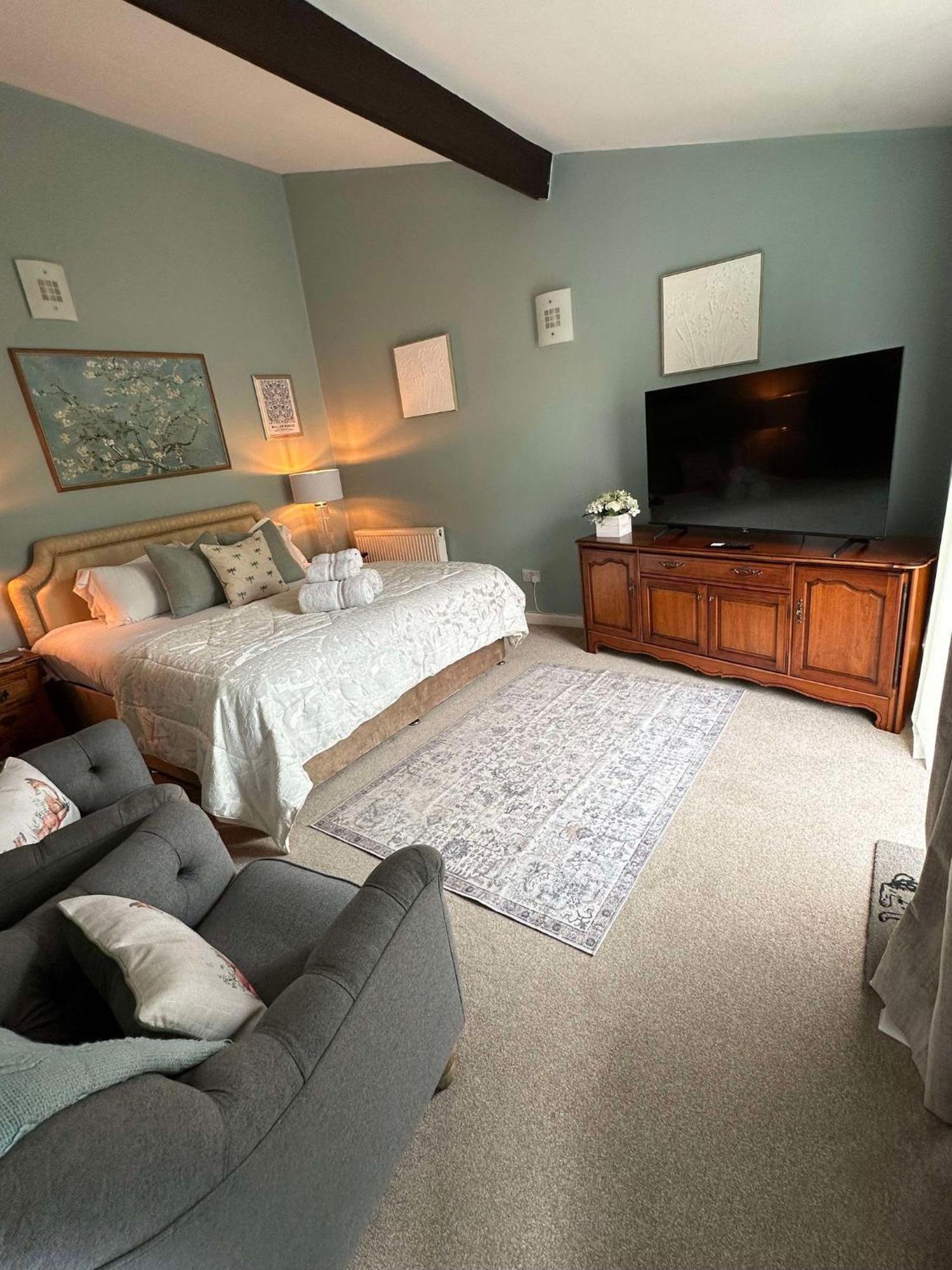Отель Broadlands (Adults Only) Буртон-он-те-Уотер Экстерьер фото