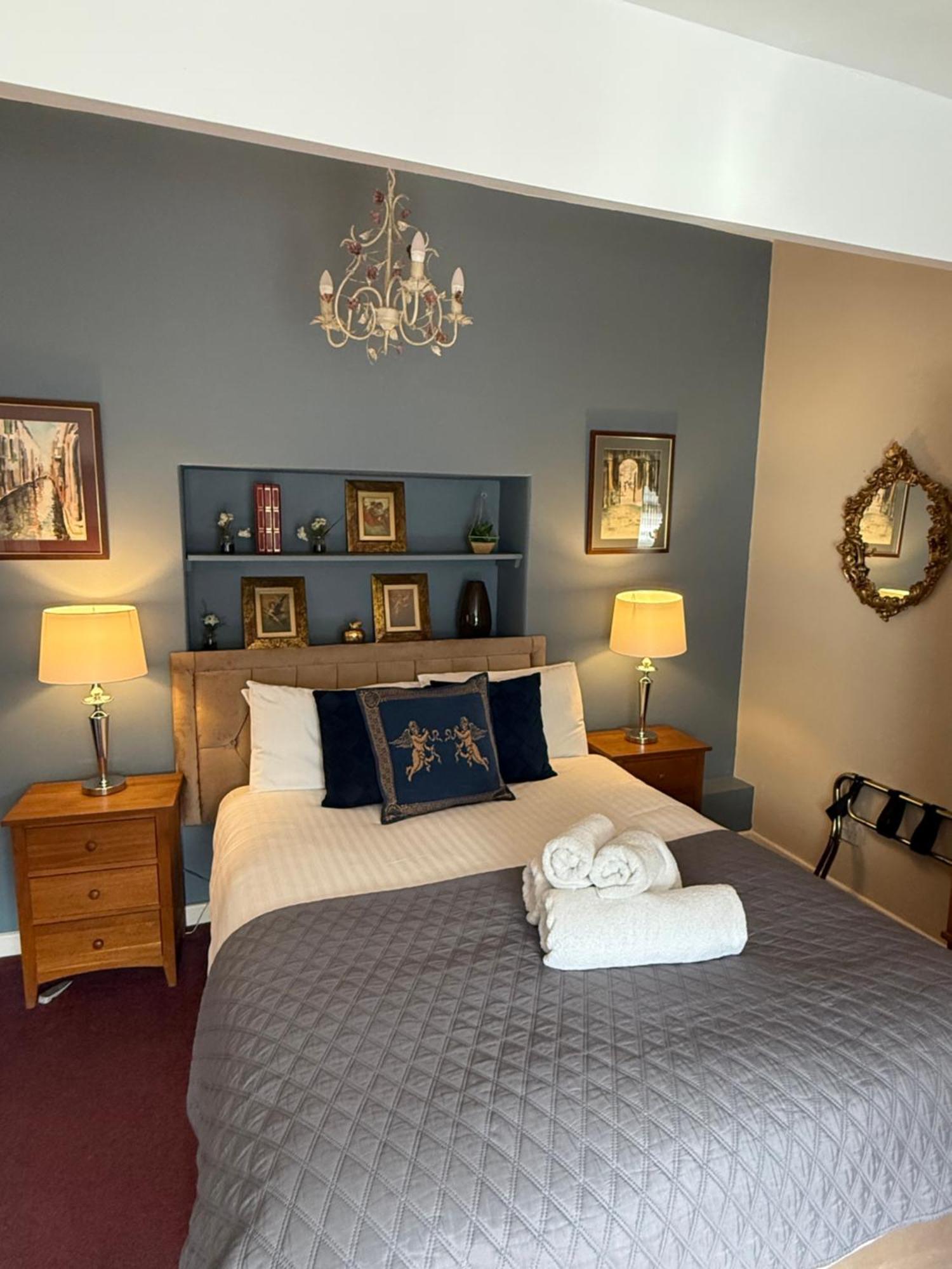 Отель Broadlands (Adults Only) Буртон-он-те-Уотер Экстерьер фото