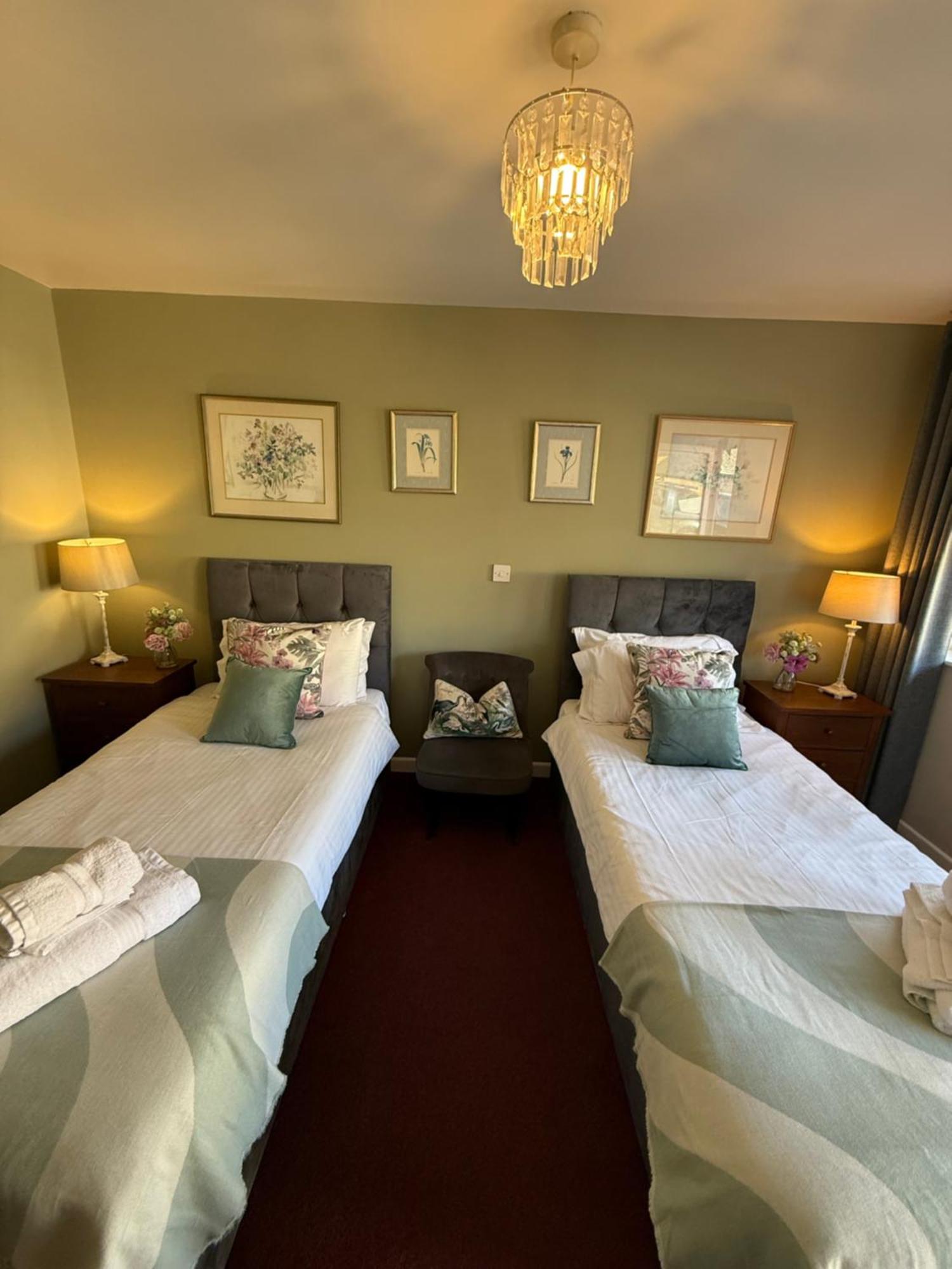 Отель Broadlands (Adults Only) Буртон-он-те-Уотер Экстерьер фото