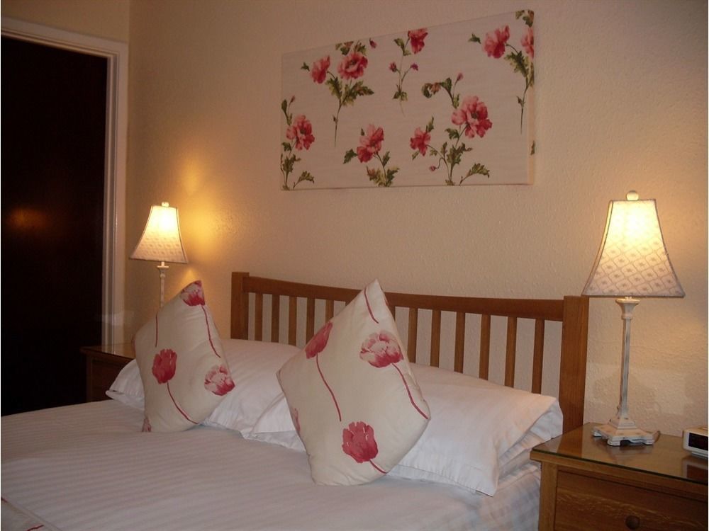 Отель Broadlands (Adults Only) Буртон-он-те-Уотер Экстерьер фото